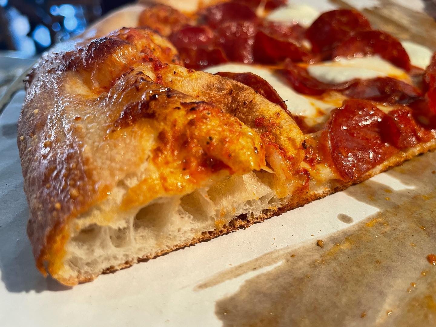 Side profile of the pizza crust at Dewey’s Pizza