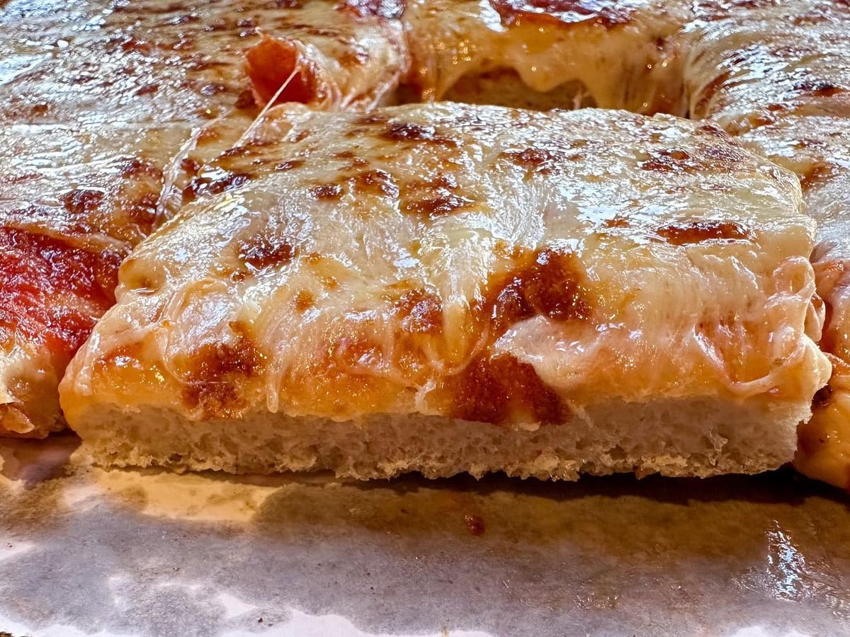 Side profile of the pizza crust at Fessler’s Pizza