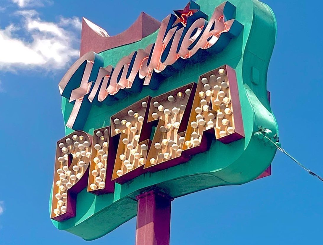 Neon sign at Frankie’s Pizza