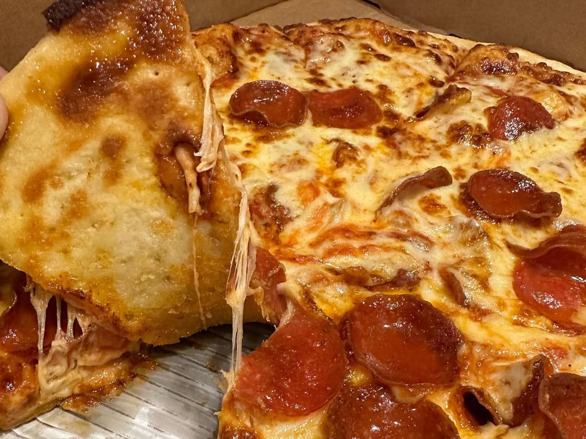 Underside of the pizza crust at Mio’s Pizzeria