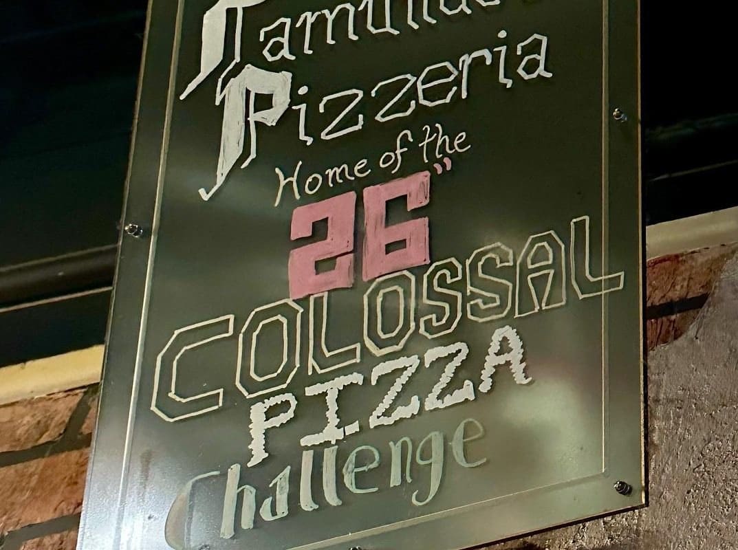 Restaurant sign at Ramundo’s Pizzeria