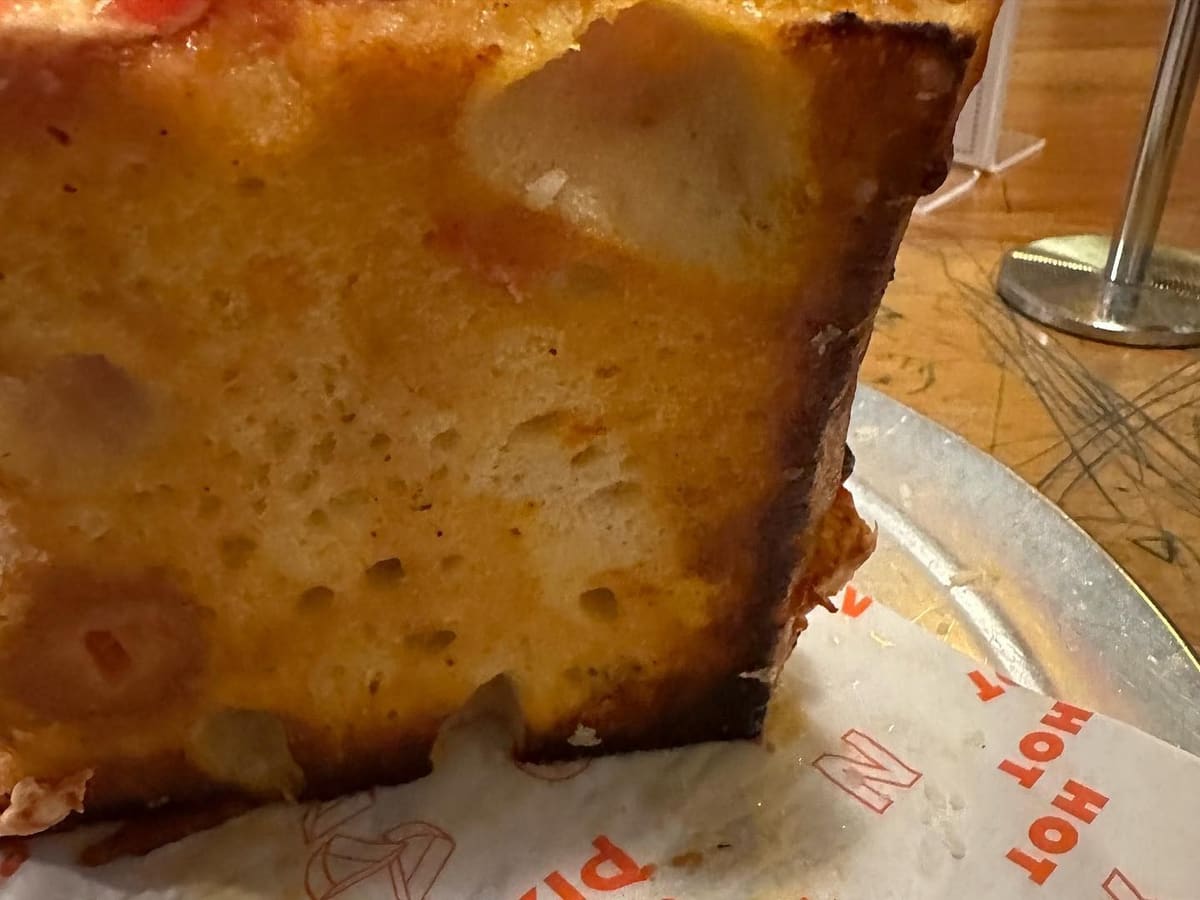 Side profile of the pizza crust at Sonny’s Pizza